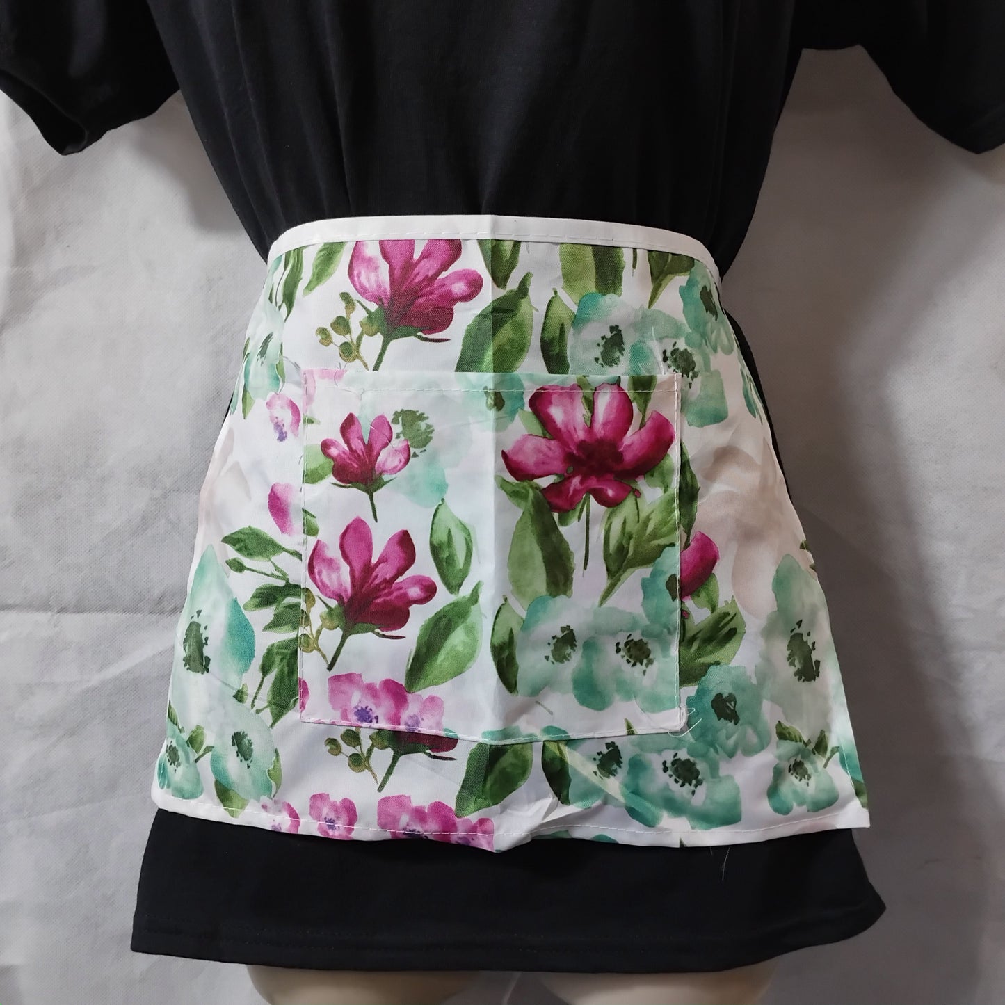 Job Lot of 12 Floral Laundry Aprons