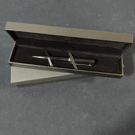 Job lot of 12 Pens in Gift Boxes